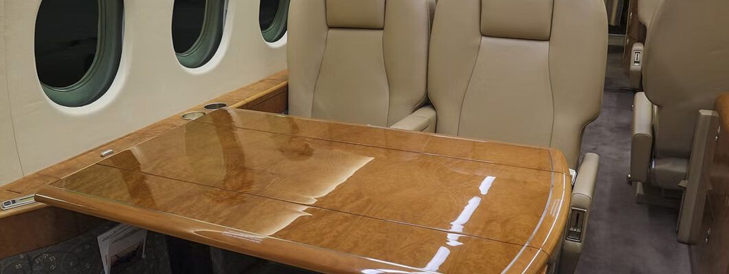 Dassault-Falcon-900-B_table